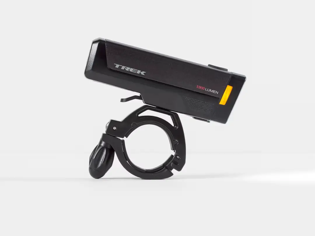 Luz delantera trek ion Pro RT de 1300 lúmenes en Bikes Click