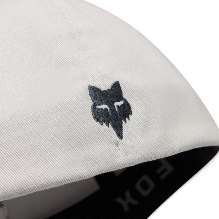 Gorra fox badge flexfit deportiva con parche frontal bordado en Bikes Click